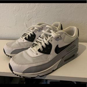 Nike Womens Air Max 90 Essential